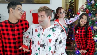 SisSwap – Summer Col and Reese Robbins –  Deck the Balls