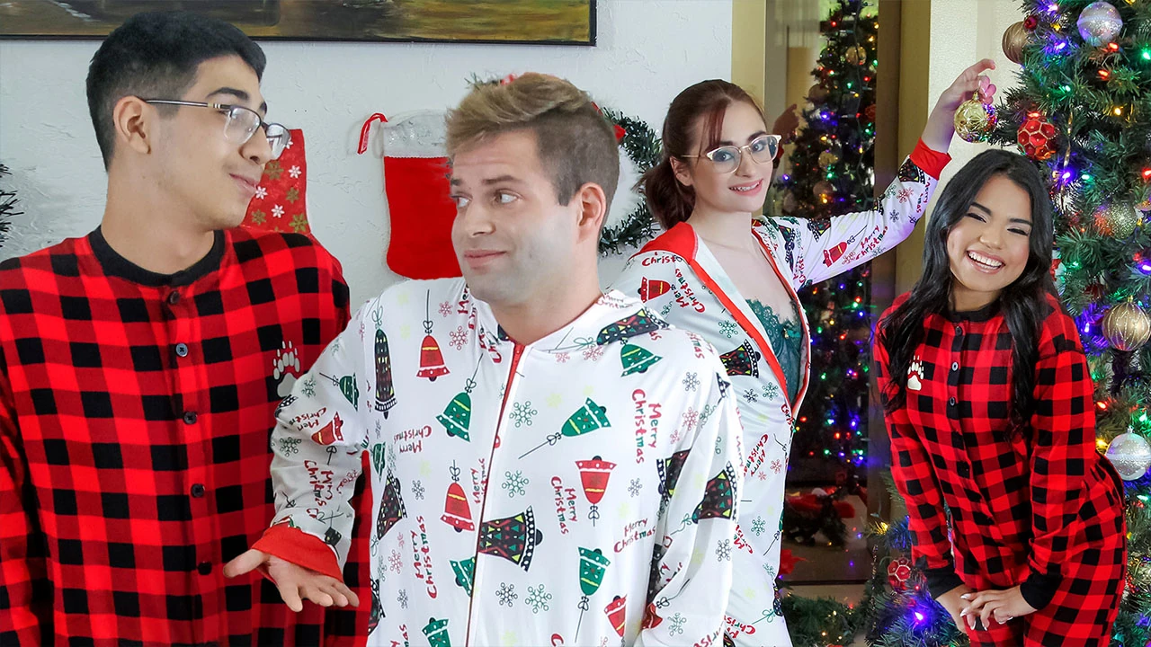 SisSwap – Summer Col and Reese Robbins –  Deck the Balls